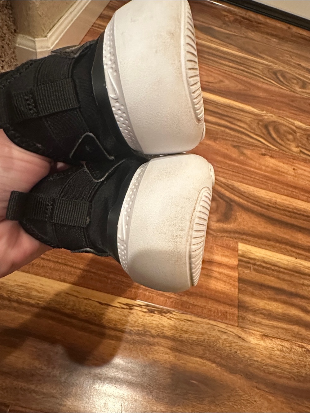 Nike Flex Runners, Black and White, 2.5Y - Picture 7 of 7